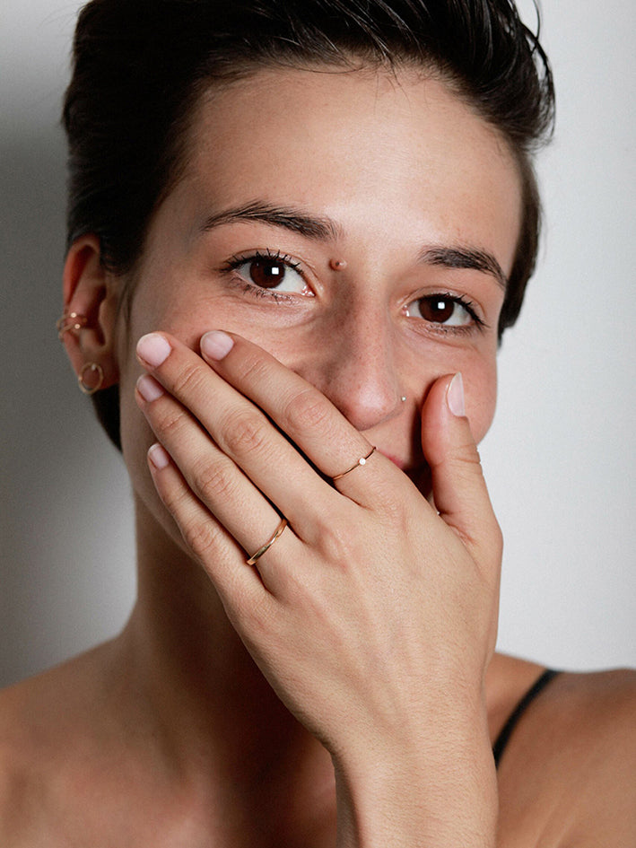 18k Gold Wire Ring With Diamond