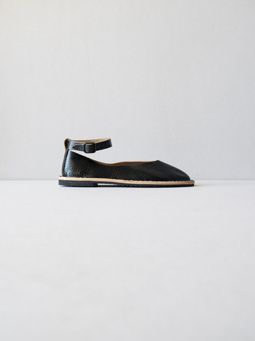 Artisanal Pumps 10/25 Black Dax