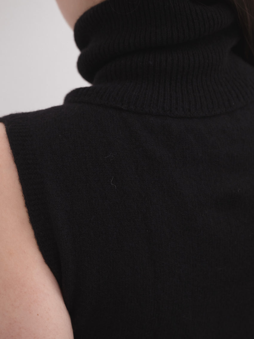 Tier Cashmere Turtleneck Vest Black