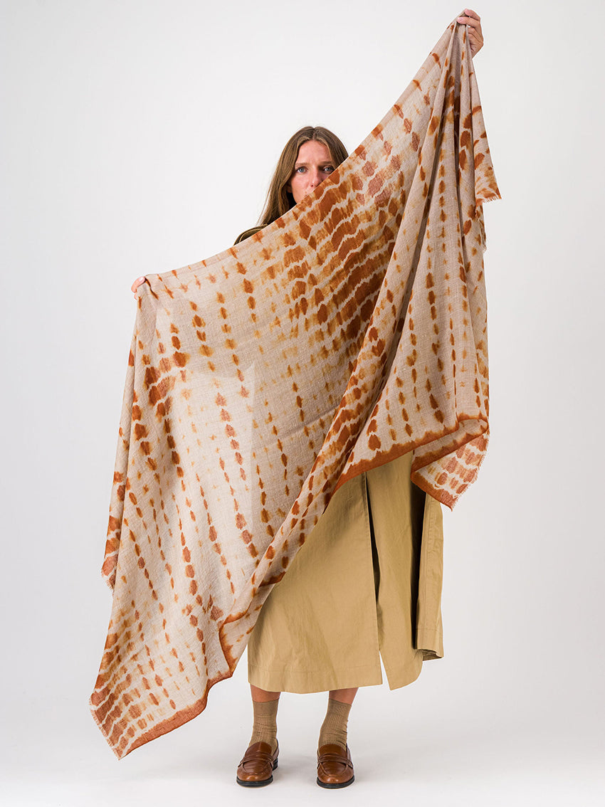 Rive Shibori Cashmere Shawl Cognac