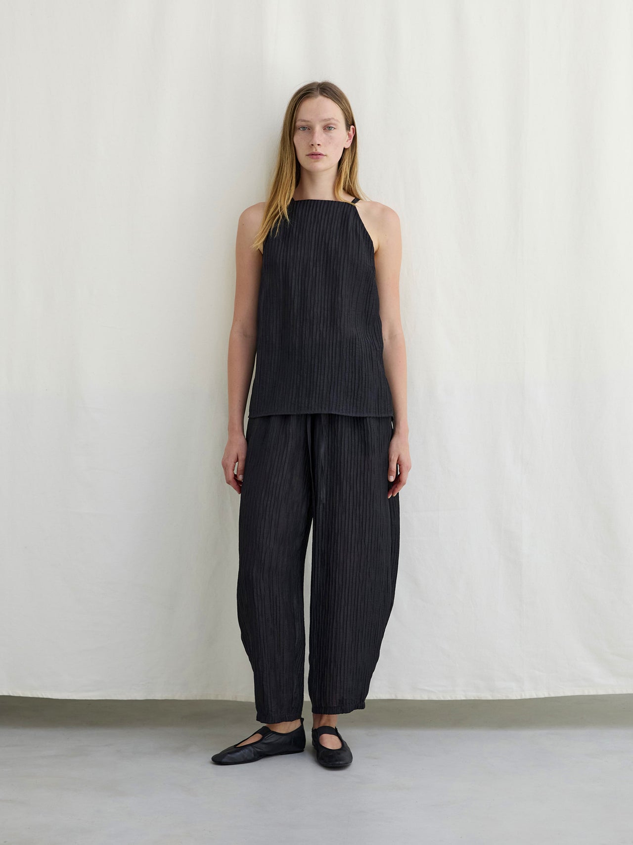 Dimas Wrinkle Top Black