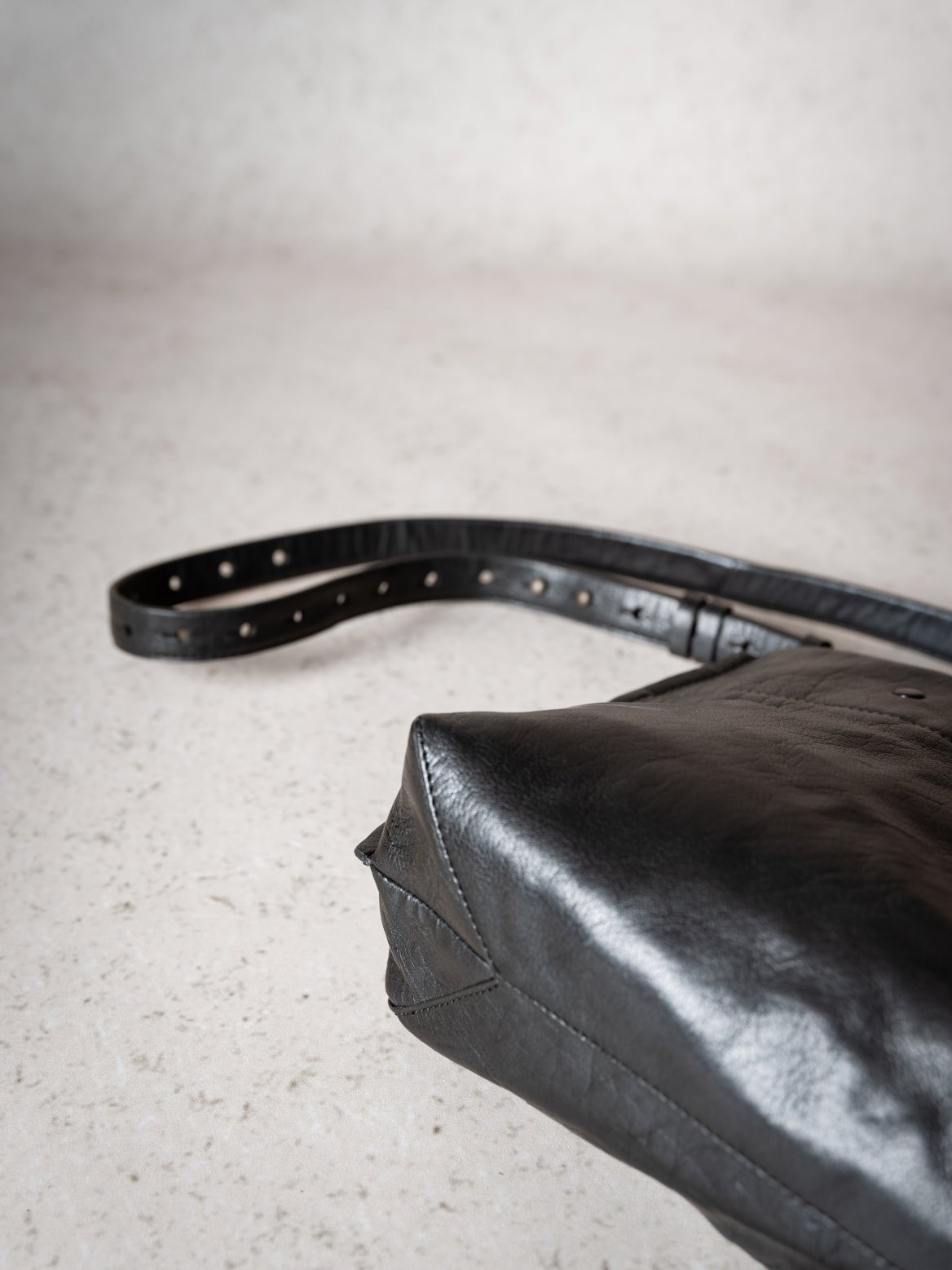 Falki Bag Crushed Grain Black