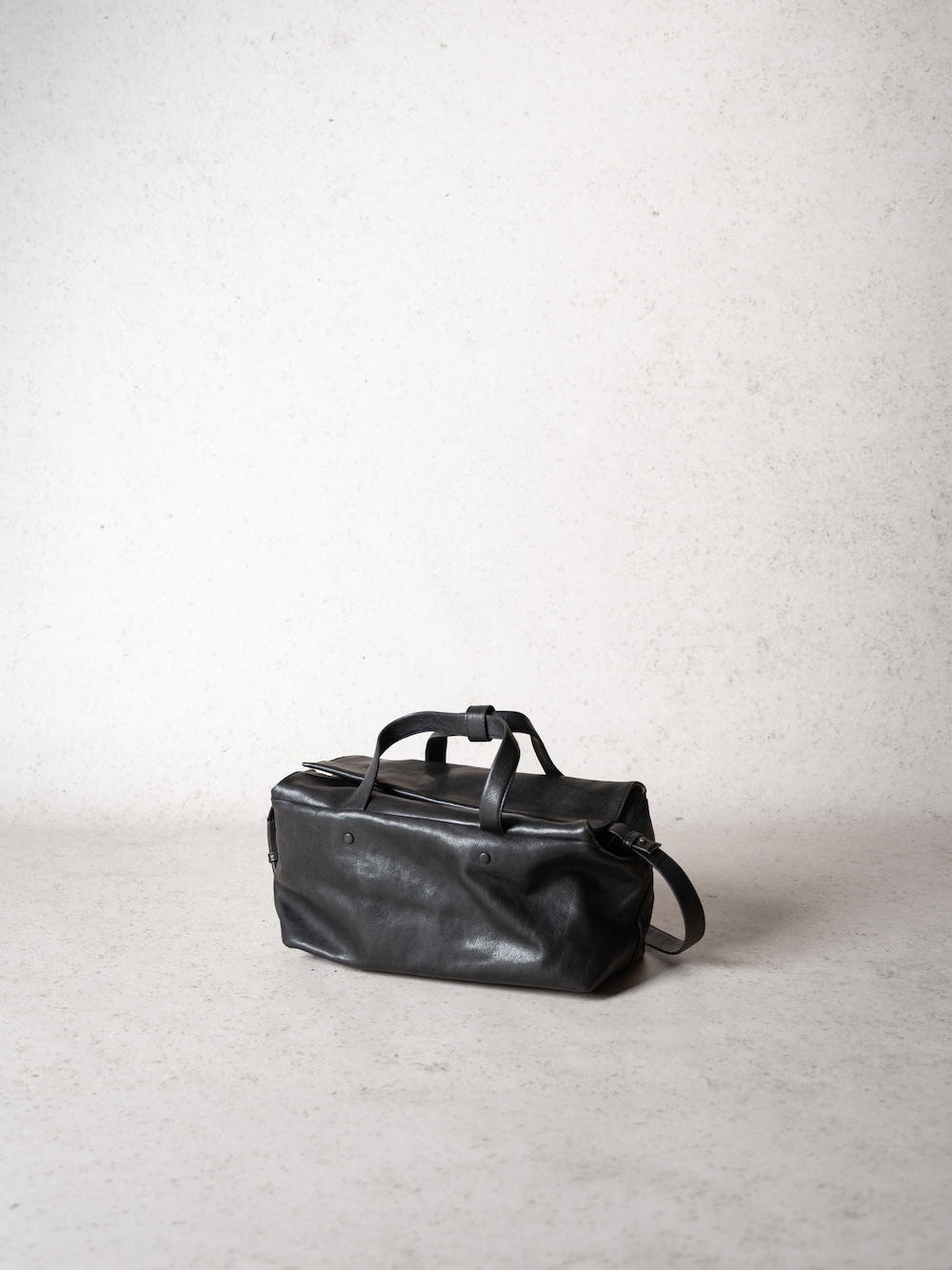 Lili Matte Natural Grain Slate Black