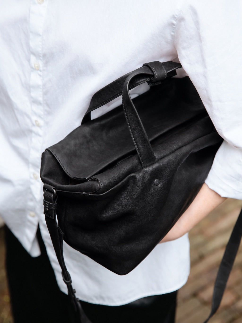 Lili Matte Natural Grain Slate Black