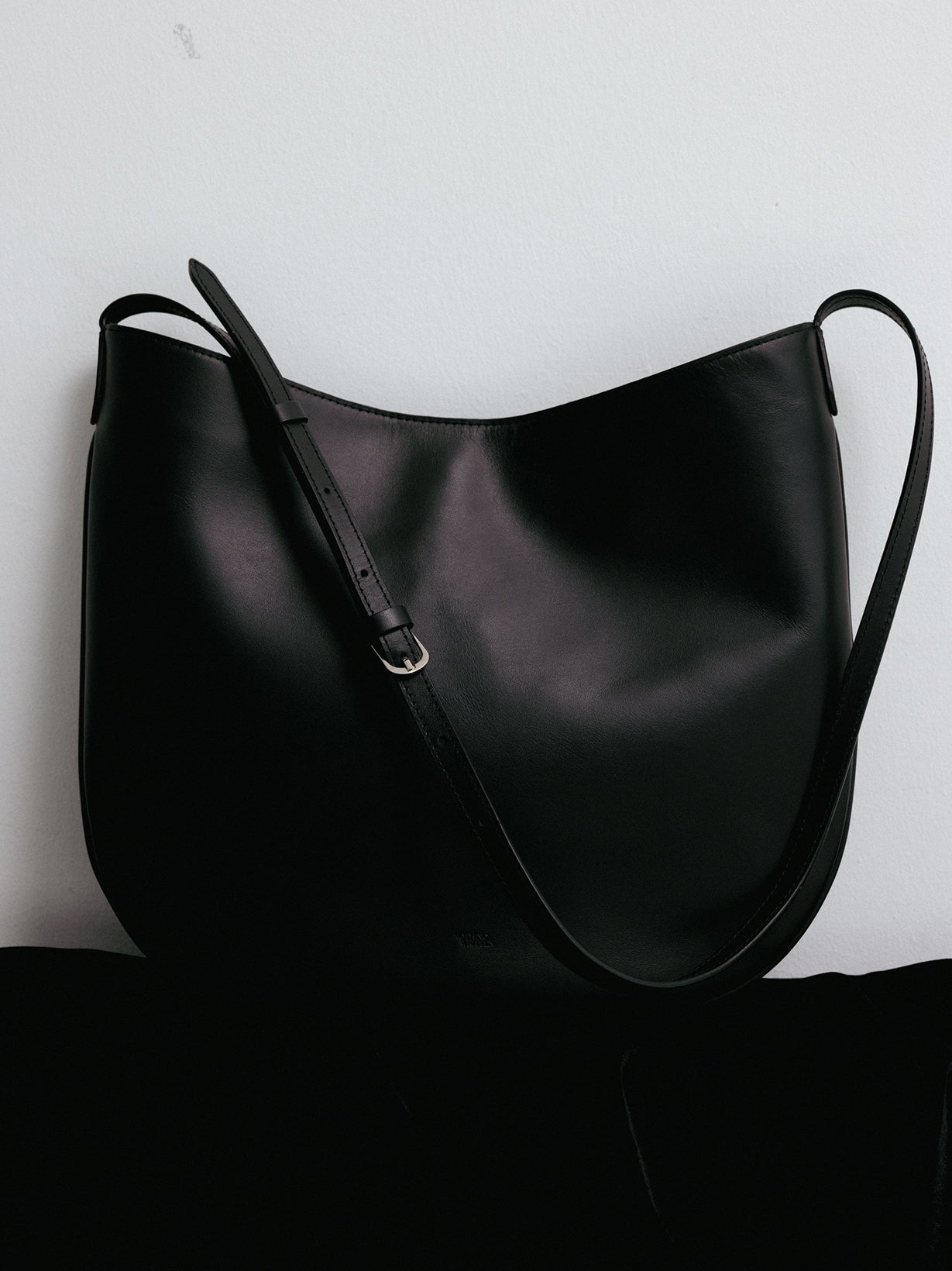 Flat Round Leather Bag Black