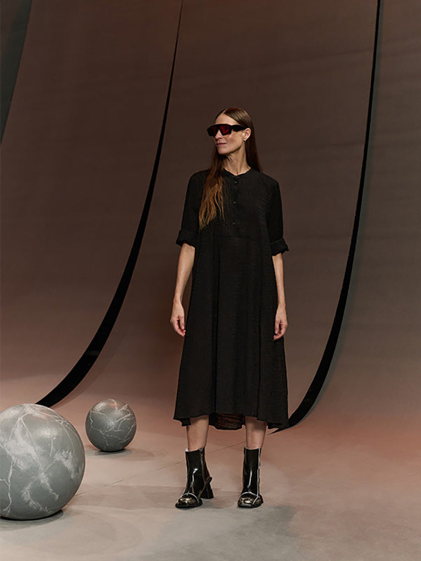 Low Pulse Dress Black